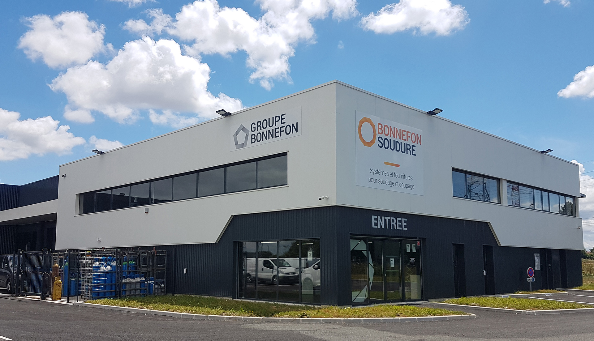 Photo du bâtiment de l'entreprise BONNEFON SOUDURE, située à Bouguenais. BONNEFON SOUDURE est distributeur régional soudage & coupage.