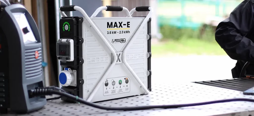 Poste de soudage équipé de la batterie Max-E de la marque Pess Energy