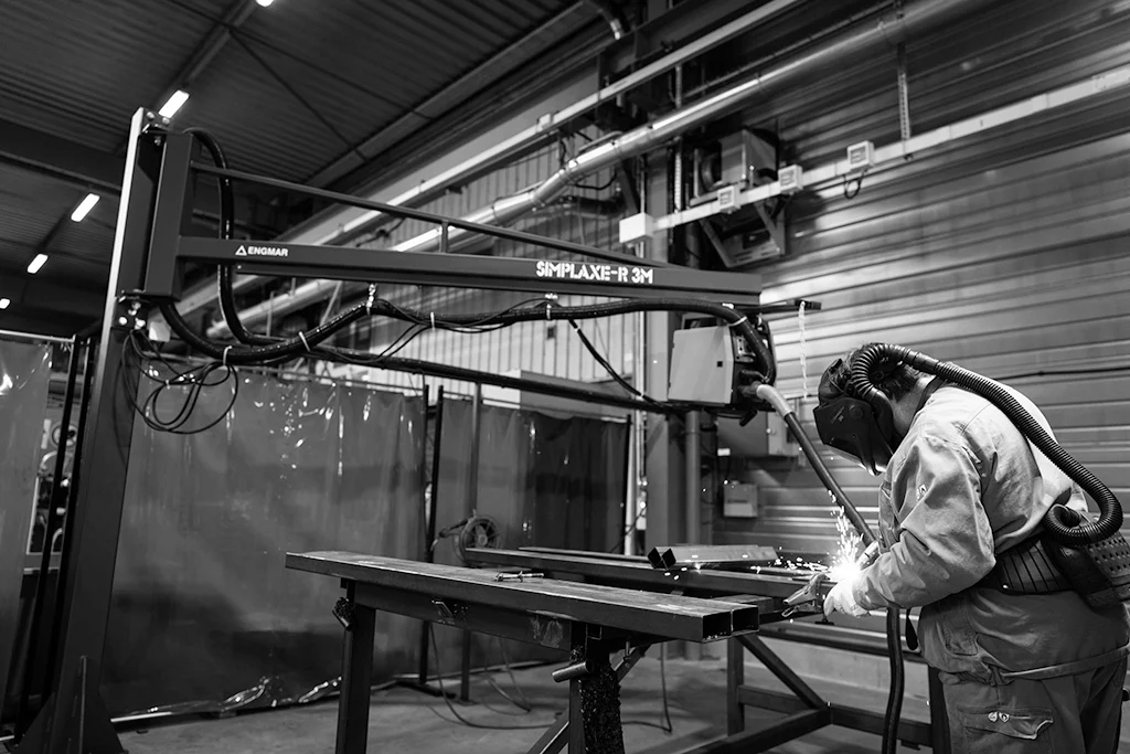 Installation de systèmes d'aspiration des fumées de soudage dans un atelier de soudeurs